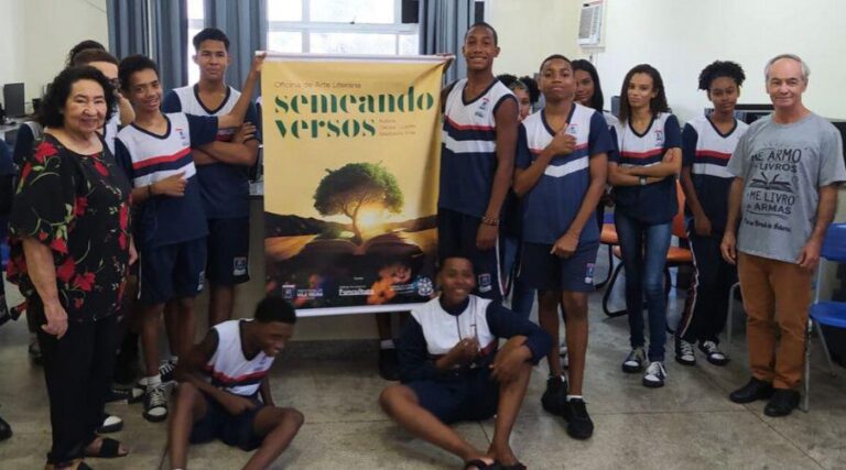
                    ​Projeto Semeando Versos promove oficinas literárias em escolas municipais                
