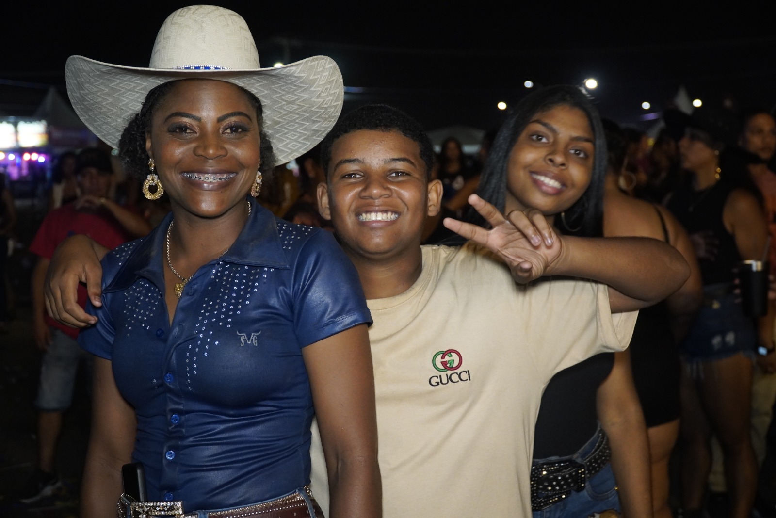 NAIARA AZEVEDO ENCERRA EXPOSAMA