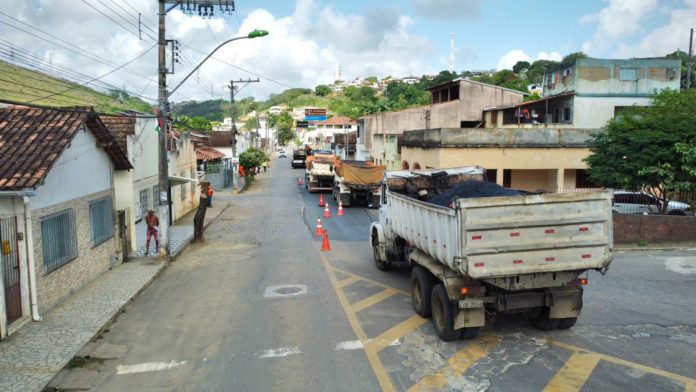 Alerta da Prefeitura de Nova Venécia: Evite Estacionar na Rua Ernesto Aires de Farias Sentido Gameleira devido às Obras de Asfaltamento