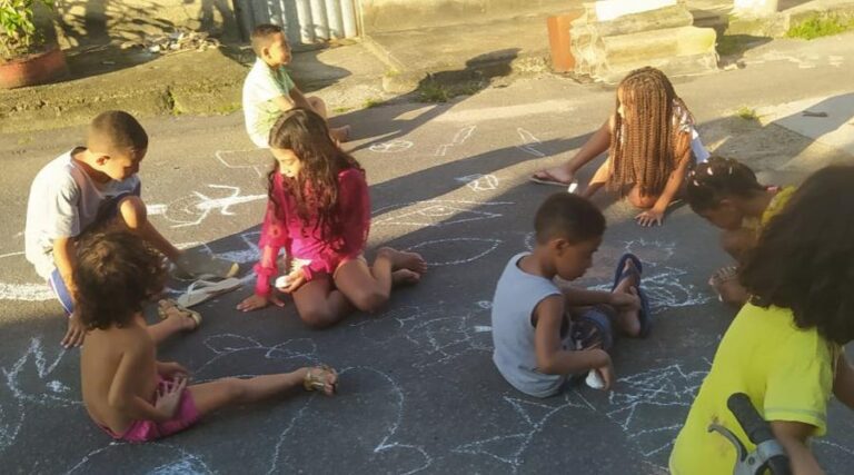 
                    Atividade infantil marca abertura de exposição de arte em Alecrim                 
