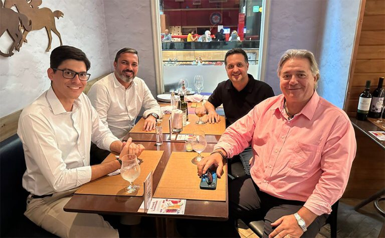 Pré-candidatos a prefeito de Vitória articulam aliança durante almoço