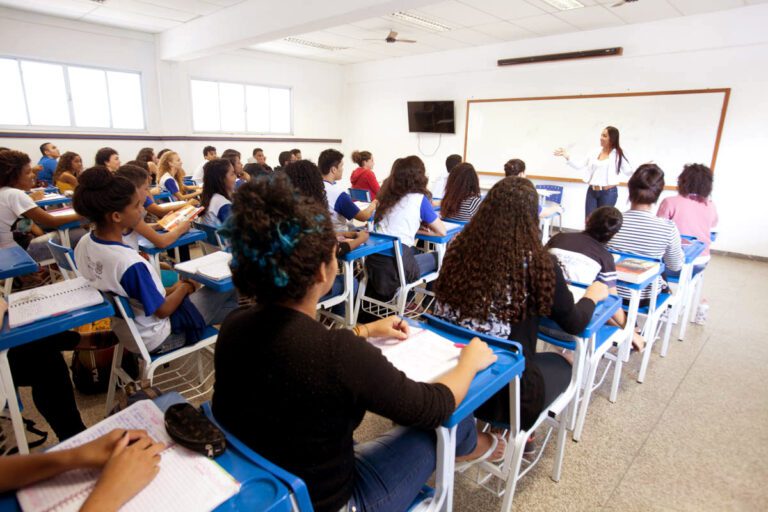 Rede estadual poderá abrigar cursinho popular