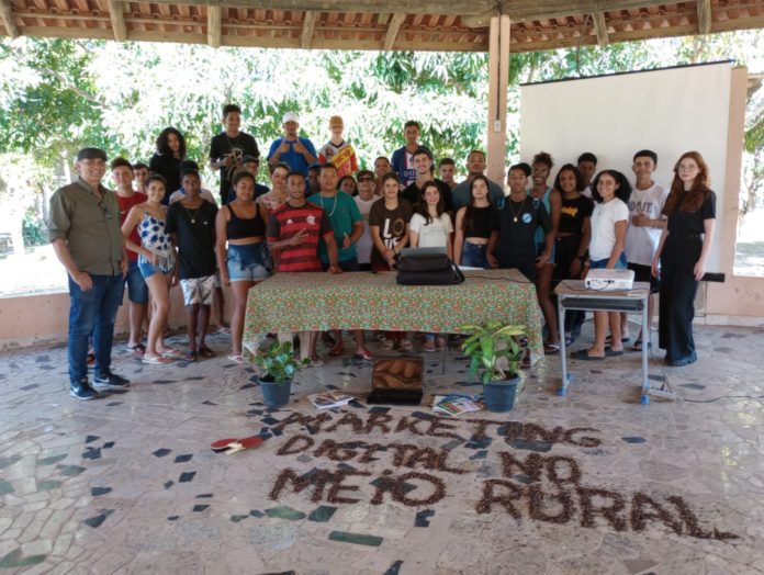 Sucesso nas Visitas à Agroindústria Oakes: Educação e Experiência Turística em Destaque