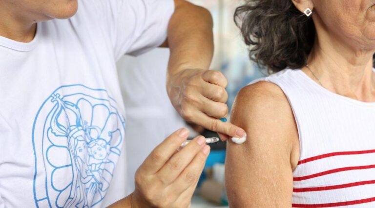 
                    Vila Velha oferece 9.500 vagas para vacinação, com e sem agendamento                
