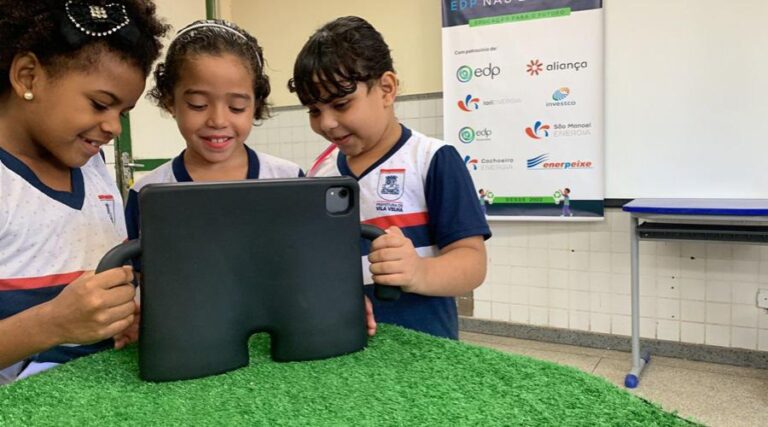 
                    ​Escola recebe ação de realidade virtual e aumentada sobre energias renováveis                
