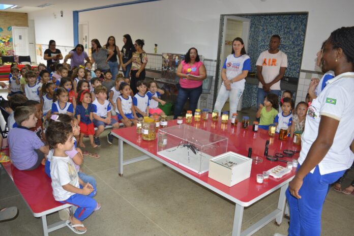 Vigilância Ambiental em Saúde realiza palestra com crianças da Creche Menino Jesus