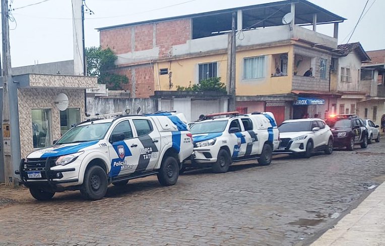 Marataízes: Polícia Militar cumpre mandato de prisão de suspeitos de terem realizado assalto de joalheria na Barra e encontram drogas