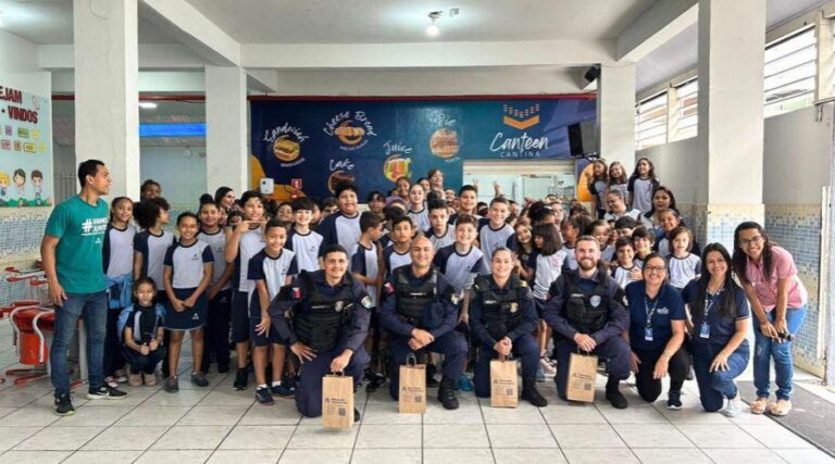
                    ​Dia da Guarda Municipal: Alunos de escola fazem homenagem a agentes                
