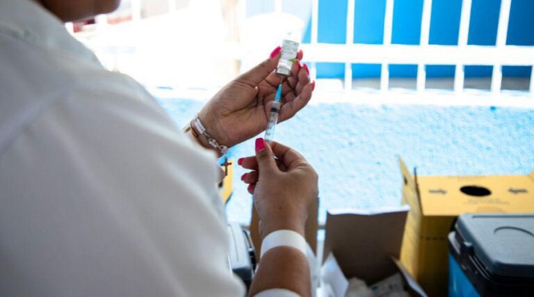 
                    ​Vila Velha tem oito postos de vacinação durante o Outubro Rosa                
