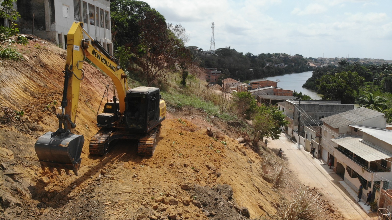 OBRAS DE REQUALIFICAÇÃO URBANA DO PORTO SÃO INICIADAS PELA LADEIRA DA RUA DOMINGOS RIOS: MAIS SEGURANÇA PARA A POPULAÇÃO