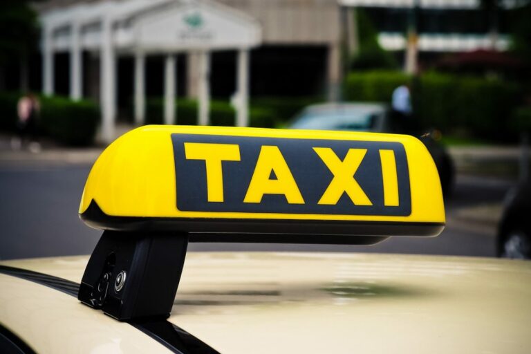 EDITAL ABERTO:  5 vagas disponíveis para táxis em Piúma