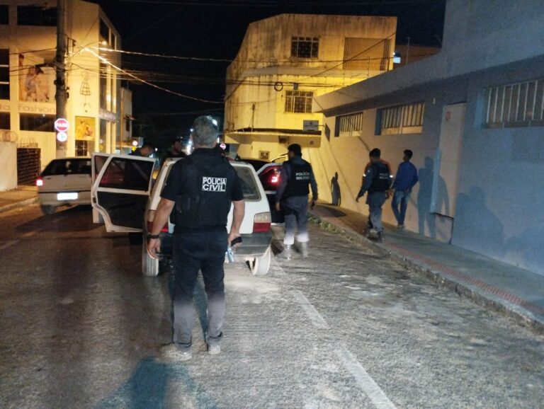 Polícia prende dois suspeitos pela prática de tráfico de drogas em Conceição da Barra