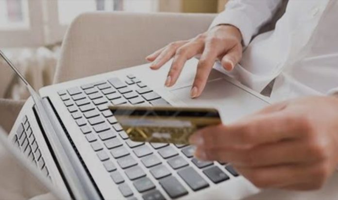 Risco de fraudes e golpes aumenta nas compras online: saiba como se proteger