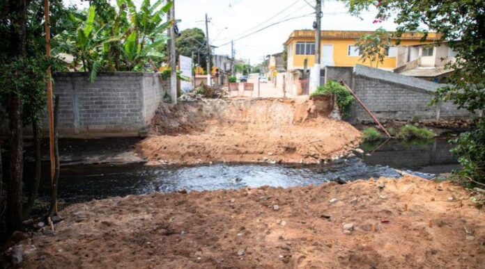 
                    ​Iniciada a construção da nova ponte da Rua Vasco Coutinho, na Barra do Jucu                
