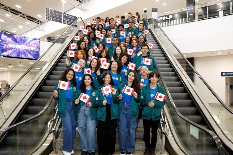 Segundo grupo de estudantes do ‘Programa de Intercâmbio Estudantil 2023’ embarca para o Canadá