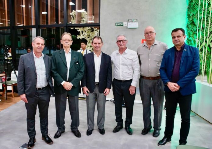 Prefeito Bruno Marianelli participa da inauguração da segunda agência e sede administrativa do Sicredi em Linhares   		