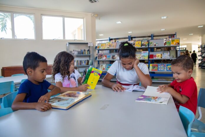 Férias e leitura: Biblioteca municipal de Linhares funciona em horário especial em janeiro   		