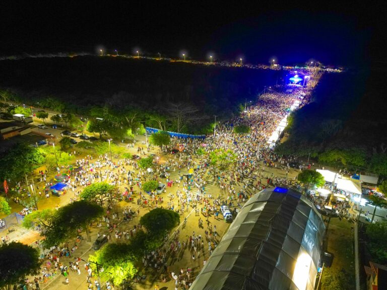 Festa de réveillon nas praias de Linhares atrai quase 70 mil pessoas   		