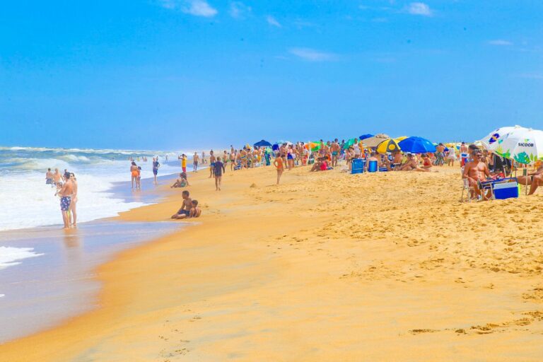Verão 2024: Todas as praias de Linhares estão liberadas para banho   		