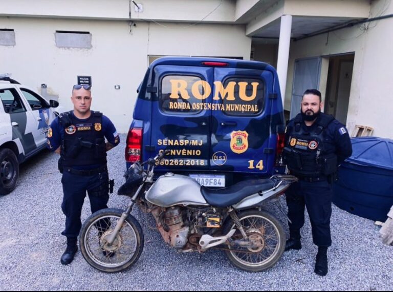 Guarda Municipal recupera moto com restrição de furto e roubo   		