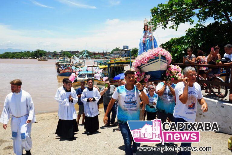 Marataízes: Procissão de Nossa Senhora dos Navegantes reúne centenas de fiéis